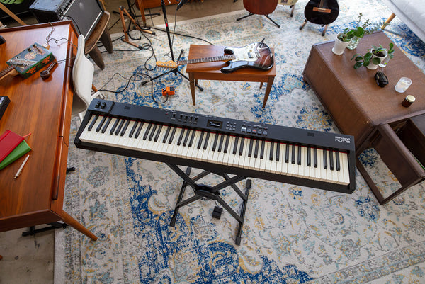 Piano digital de 88 teclas con peso para escenario, SuperNatural, ZEN Core, +3000 tonos. RD-08